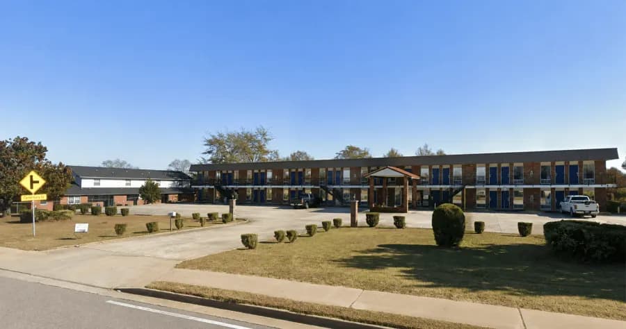 Western Motel Main Exterior & Grounds